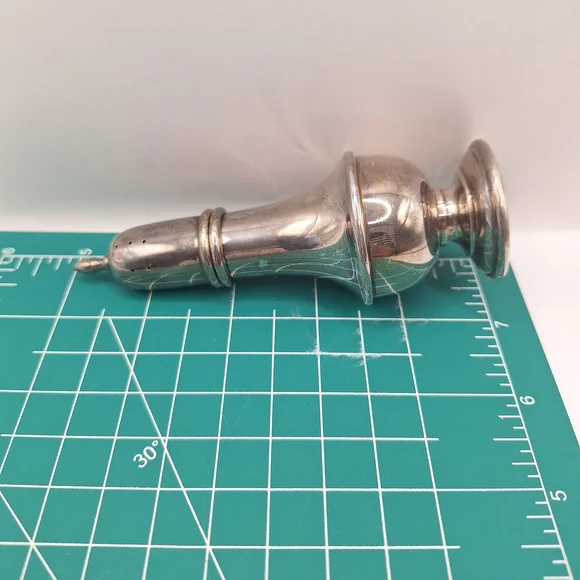 Vintage A.T. Gunner Sterling Silver Salt & Pepper Shakers Star G Hallmark - Picture 7 of 8